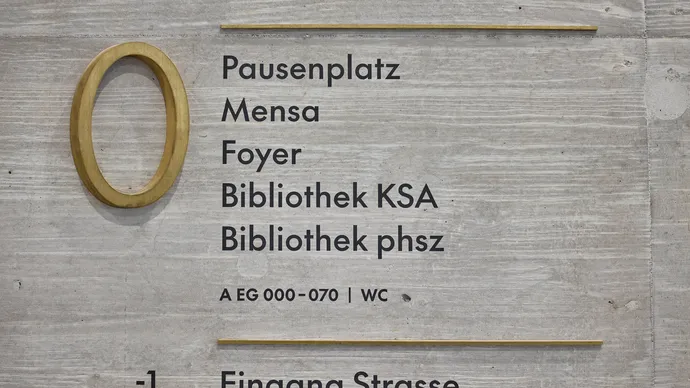 signaletik kantonsschule ausserschwyz pfaeffikon sz hochbauamt kanton schwyz 005