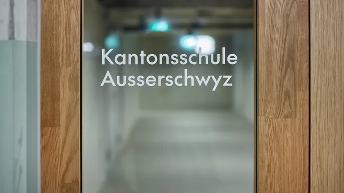 signaletik kantonsschule ausserschwyz pfaeffikon sz hochbauamt kanton schwyz 006