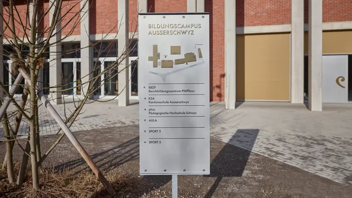 signaletik kantonsschule ausserschwyz pfaeffikon sz hochbauamt kanton schwyz 014