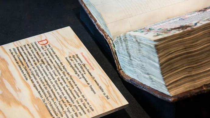signaletik zhb zentral und hochschul bibliothek luzern sonderausstellung buchmalerei 2034