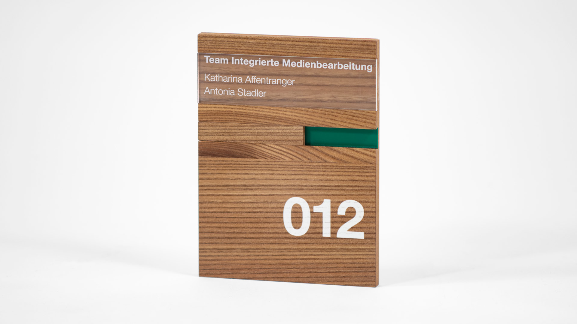 Signaletik und Beschriftung für die  Zentral- und Hochschulbibliothek Luzern — l’équipe [visuelle] Grafik und Werbung